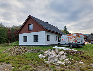 Zateplení stropu novostavby rodinného domu pomocí foukané izolace
